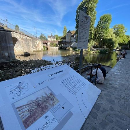 Les Pieds Dans L'Eau - Moret Centre Luaran gambar