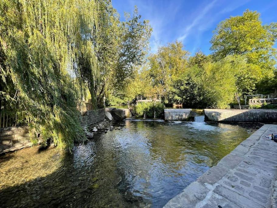 Les Pieds Dans L'Eau - Moret Centre Luaran gambar